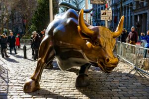 Wall Street vs Main Street: Economic Impact and Market Dynamics